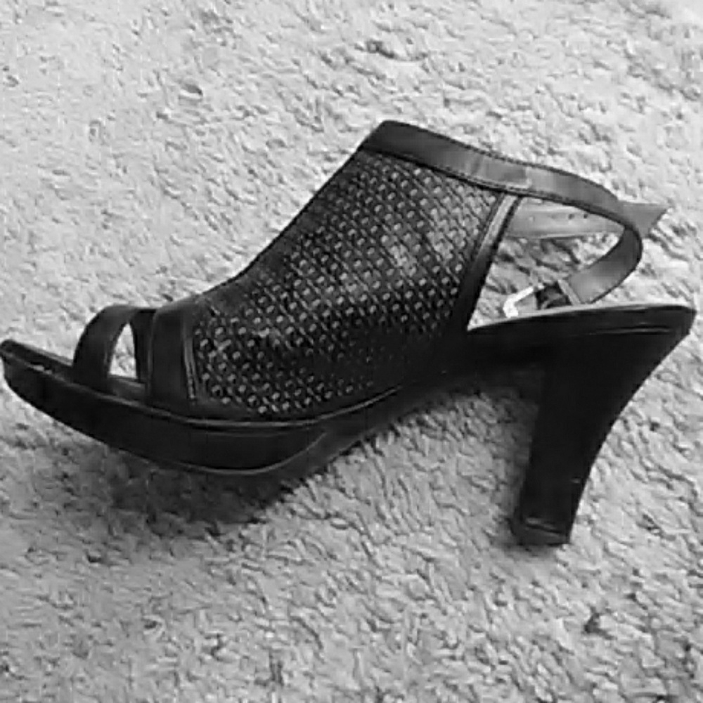 Nine west high heels buckle